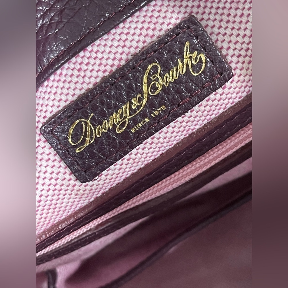 Dooney & Bourke Pebble Grain Logo Lock Shoulder Bag Bordeaux - Picture 15 of 16